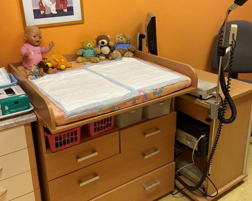 přebal.stůl kopie.jpg